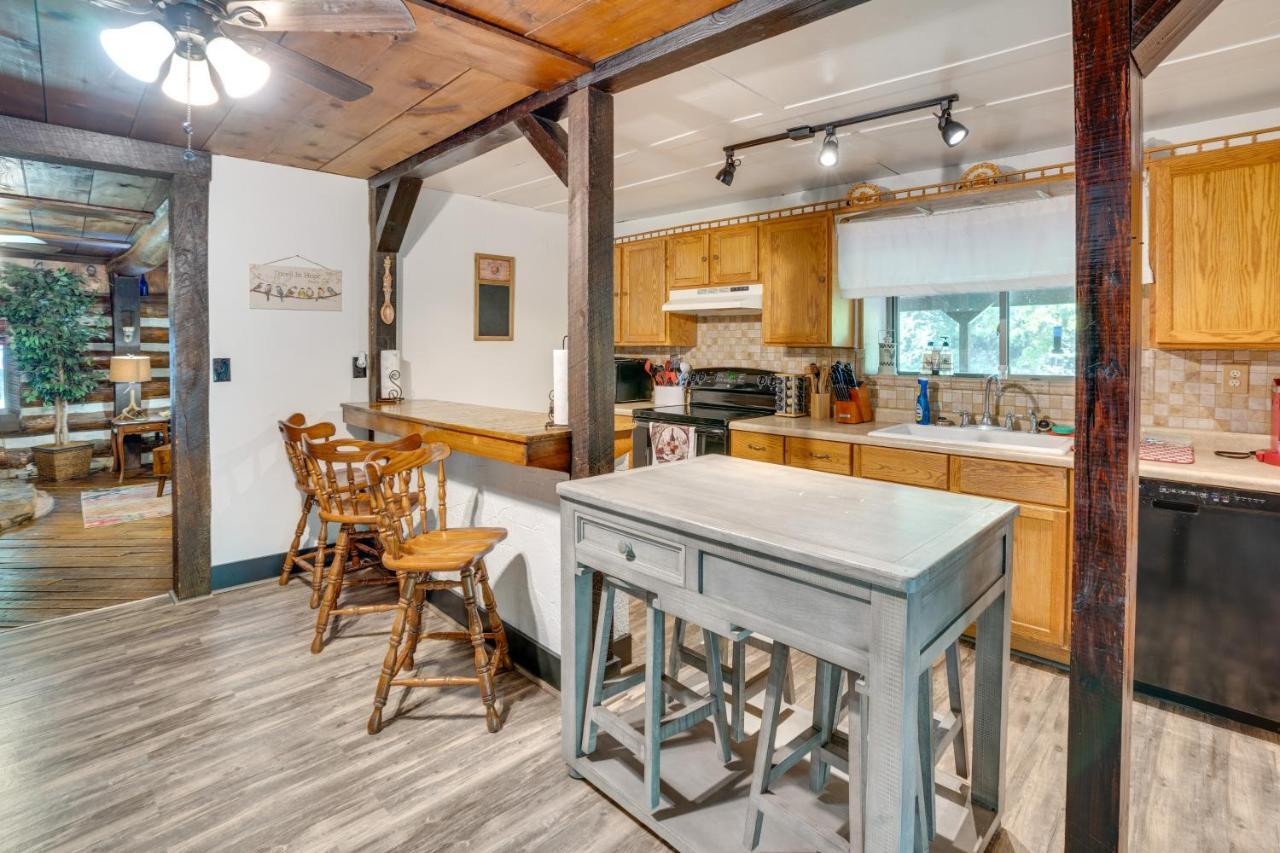 French Lick Getaway With Deck, Grill And Fire Pit! Villa Eksteriør billede