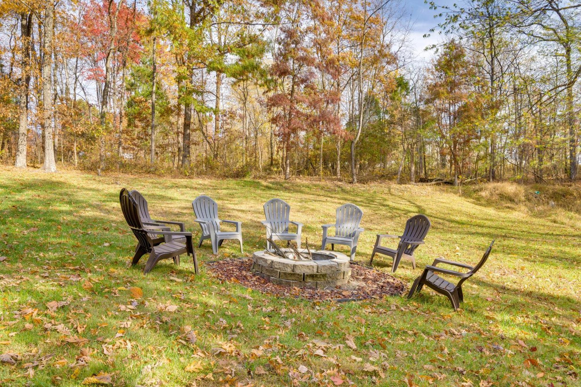 French Lick Getaway With Deck, Grill And Fire Pit! Villa Eksteriør billede