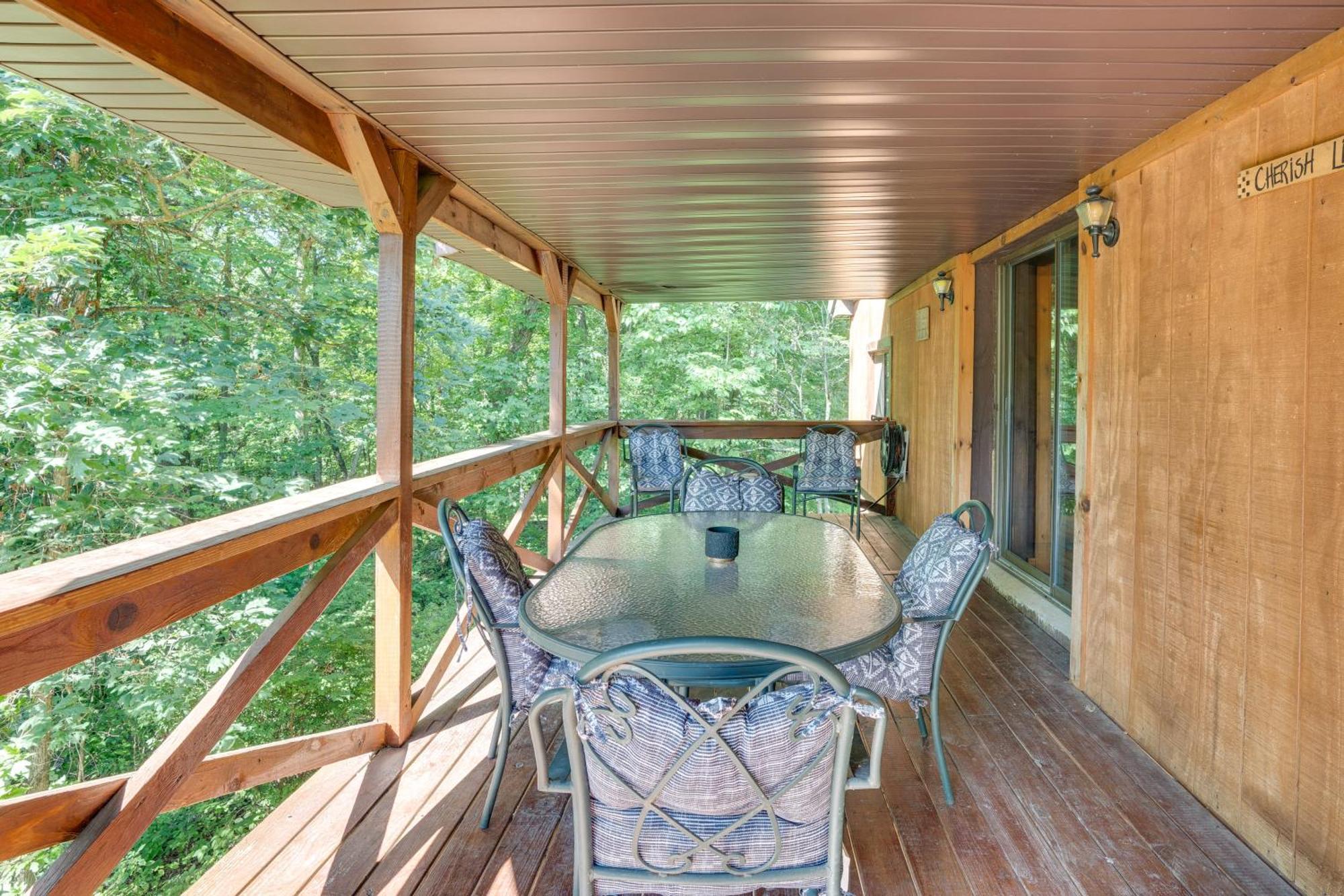 French Lick Getaway With Deck, Grill And Fire Pit! Villa Eksteriør billede